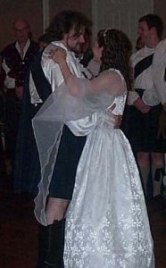 BRIDE GROOM DANCING